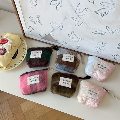 Alle Jahreszeiten angepasste Farbe Mini Plush Kosmetik Tasche für Frauen tragbar und kompakt