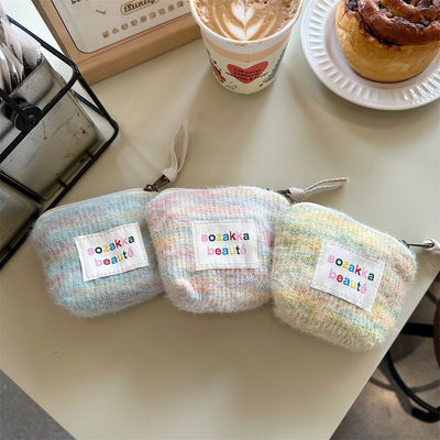 Alle Jahreszeiten angepasste Farbe Mini Plush Kosmetik Tasche für Frauen tragbar und kompakt