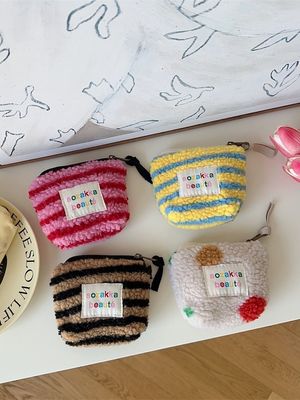 Alle Jahreszeiten angepasste Farbe Mini Plush Kosmetik Tasche für Frauen tragbar und kompakt