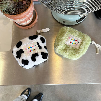 Alle Jahreszeiten angepasste Farbe Mini Plush Kosmetik Tasche für Frauen tragbar und kompakt