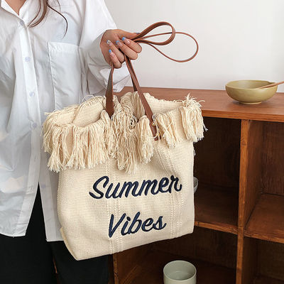 Stylische Handtasche aus Leinwand mit Straußmuster, ideal für ungezwungene Sommerausflüge und Shopping