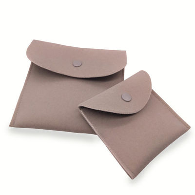Verpackung aus Schmuck und Schmuck