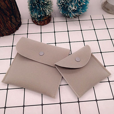 Verpackung aus Schmuck und Schmuck