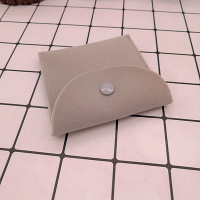 Verpackung aus Schmuck und Schmuck
