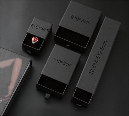 Schmuck Ohrring Halskette Schwarzes Logo Druck Organisator Schublade in Kraftpapier für Tasche