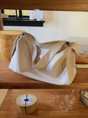 2024 Multifunktionale Handtasche für Frauen mit Schiebe-Streckenträger Instagram-Design und großer Kapazität