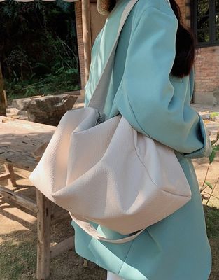 2024 Multifunktionale Handtasche für Frauen mit Schiebe-Streckenträger Instagram-Design und großer Kapazität