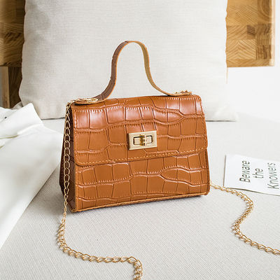 Handtasche in Krokodilfarben mit Reißverschluss und Luxusdesign