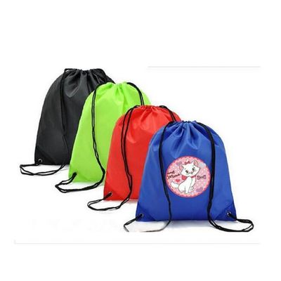 Zusammengestellte Schnürtasche für das tägliche Schulleben