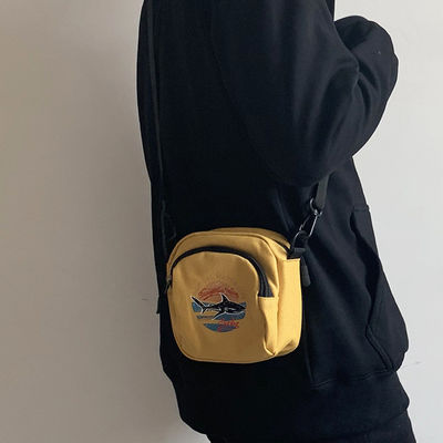 Mode Canvas Messenger Bag für den täglichen Gebrauch Langstreifen und OEM / ODM akzeptabel