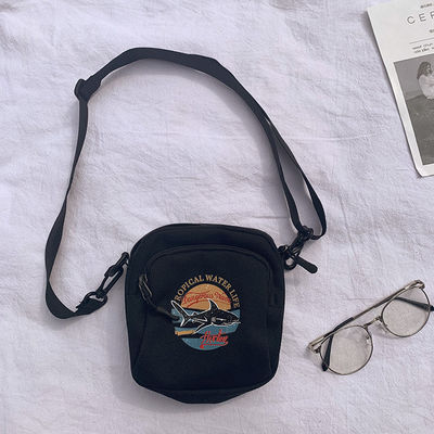 Mode Canvas Messenger Bag für den täglichen Gebrauch Langstreifen und OEM / ODM akzeptabel