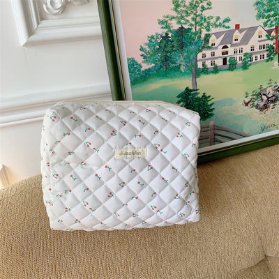Custom Quilted Cotton Makeup Bag Modische handgefertigte Toilettenbeutel mit Reißverschluss