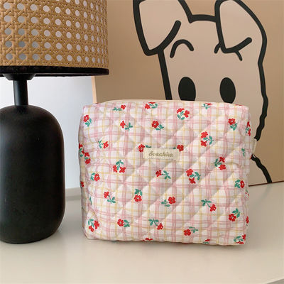 Custom Quilted Cotton Makeup Bag Modische handgefertigte Toilettenbeutel mit Reißverschluss