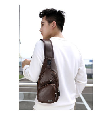 Individuelle Größe Neueste Mode-Männer PU-Leder Brustbeutel mit USB-Ladestation