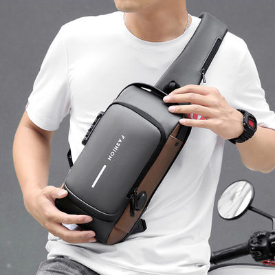 2023 Neueste Mode Männer Crossbody Sling Bag mit wasserdichtem Design und Custom Logo