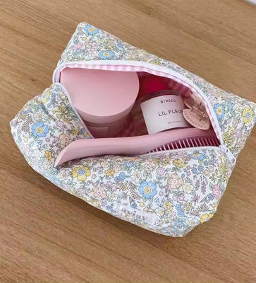 Zipper-Schließung Blumen-Kosmetik-Tasche für Toilettenartikel Reisen Customized Logo Sommer Design