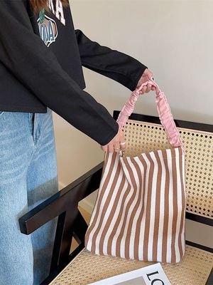 Sommer-Must-Have-Zwei-Handle-Leinwand-Schultertasche mit auffälligen Kontraststreifen