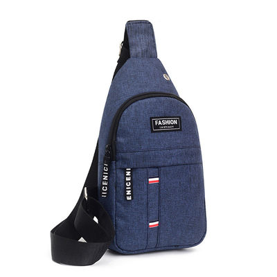 Custom Logo Ohrhörer Loch Männer Sling Tasche für das tägliche Leben und Sport in vielseitigem Stil