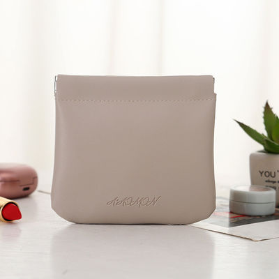 Halten Sie Ihre Kosmetik organisiert und zugänglich mit diesem kompakten PU-Leder-Make-up Ba