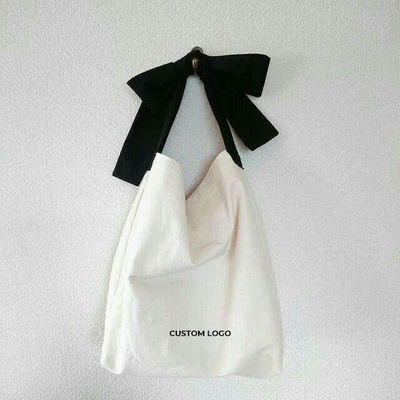 Polyesterverkleidung Umweltschutzfreundlich recycelt Schwarzer Griff Custom Logo gedruckte Einkaufstasche