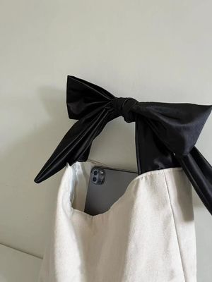 Polyesterverkleidung Umweltschutzfreundlich recycelt Schwarzer Griff Custom Logo gedruckte Einkaufstasche