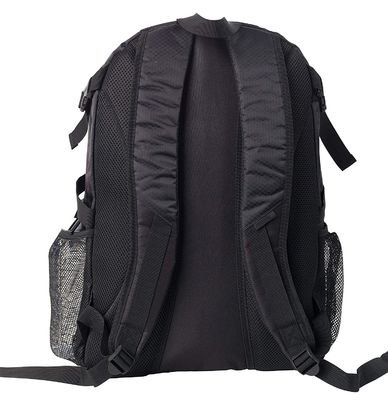 Sport-Rucksack mit großem Gepäck in hellen Farben mit individuellem Logo und Buchstabenmuster