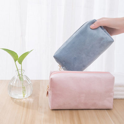 Soft-Loop-Stil Samt Tasche für benutzerdefinierte Make-up und personalisierte Brautjungfer Geschenke