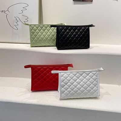 Polyester Stoff Quilted Reise Kosmetik Taschen für Ihr benutzerdefiniertes Logo Puffy Puffer Bedürfnisse