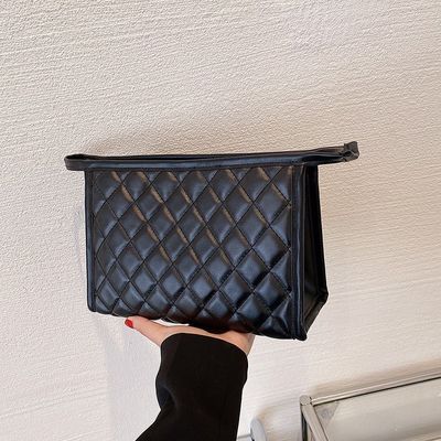 Polyester Stoff Quilted Reise Kosmetik Taschen für Ihr benutzerdefiniertes Logo Puffy Puffer Bedürfnisse