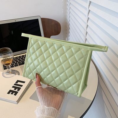 Polyester Stoff Quilted Reise Kosmetik Taschen für Ihr benutzerdefiniertes Logo Puffy Puffer Bedürfnisse