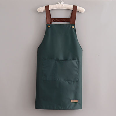 Farbenfrohe Baumwoll-Polyester-Kochschürze mit verstellbaren Gurten auf Leinwand