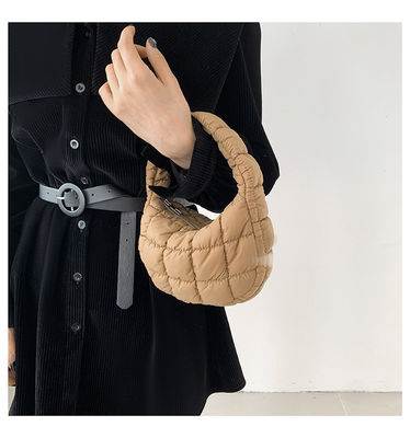 Farbige Handtasche für modische Frauen