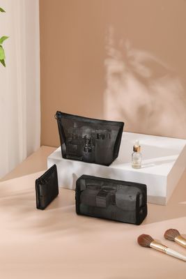 Einfache und praktische Make-up-Tasche aus drei Teilen