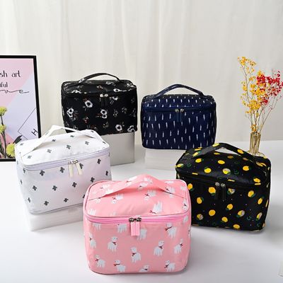 Professionelle Make-up-Box mit Reißverschluss