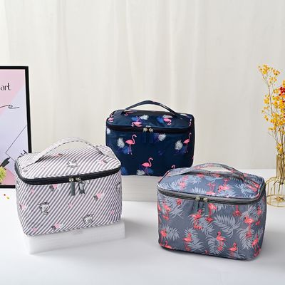 Professionelle Make-up-Box mit Reißverschluss