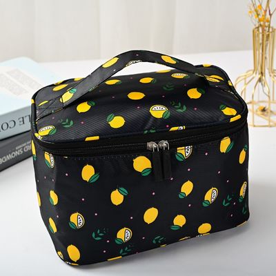 Professionelle Make-up-Box mit Reißverschluss