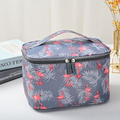 Professionelle Make-up-Box mit Reißverschluss
