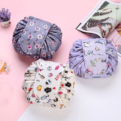 Bequeme und modische Make-up-Tasche für mühelose Organisation von Kosmetika
