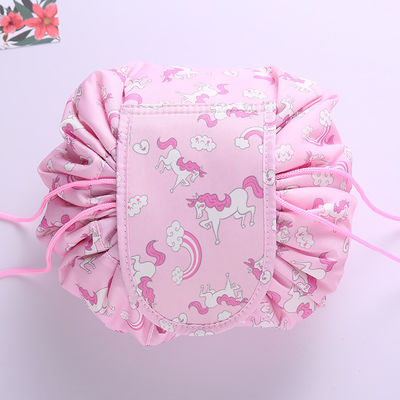 Bequeme und modische Make-up-Tasche für mühelose Organisation von Kosmetika
