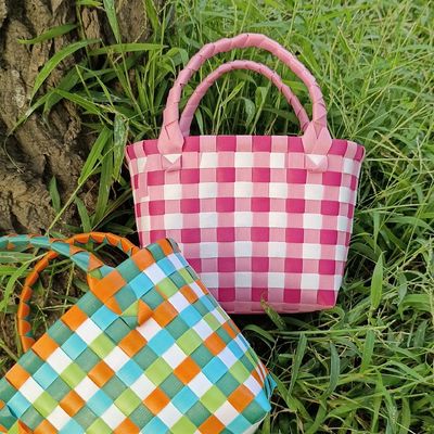 Umweltschonende Frauen Triangle Stroh Raffia Tasche für Reisen und Ausgehen Neueste modische
