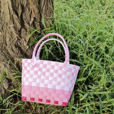 Umweltschonende Frauen Triangle Stroh Raffia Tasche für Reisen und Ausgehen Neueste modische