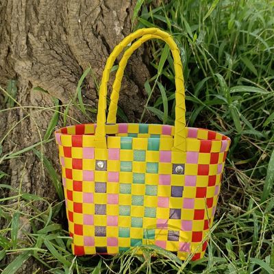 Umweltschonende Frauen Triangle Stroh Raffia Tasche für Reisen und Ausgehen Neueste modische