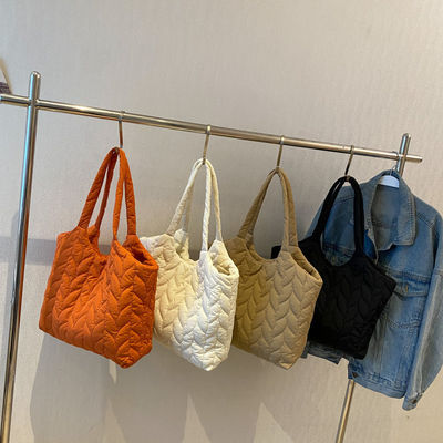 Wiederverwendbare Geschenke Winter Quilt Puffy Puffer Tote Tasche für Frauen Custom Logo gedruckt