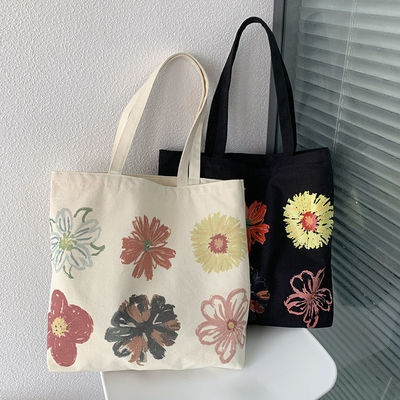 Moderne Handtasche für Frauen mit Blumendruck