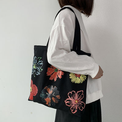 Moderne Handtasche für Frauen mit Blumendruck