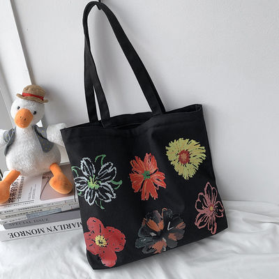 Moderne Handtasche für Frauen mit Blumendruck