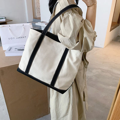 Farbige Tote-Tasche mit gedrucktem Logo und individuellem Design