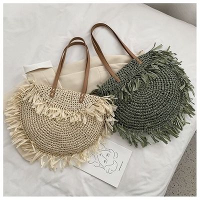 Akzeptable OEM/ODM Sommer Halbkreisförmige Stroh-Schultertasche mit Frängen für handgefertigten Strand