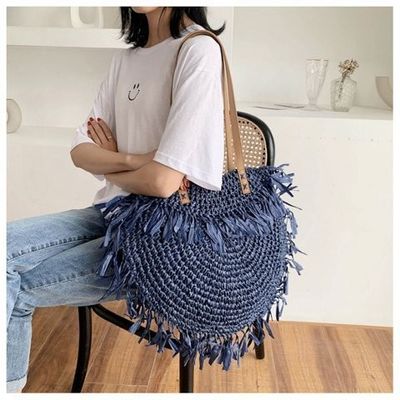 Akzeptable OEM/ODM Sommer Halbkreisförmige Stroh-Schultertasche mit Frängen für handgefertigten Strand