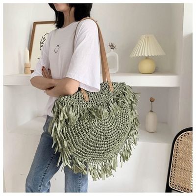 Akzeptable OEM/ODM Sommer Halbkreisförmige Stroh-Schultertasche mit Frängen für handgefertigten Strand